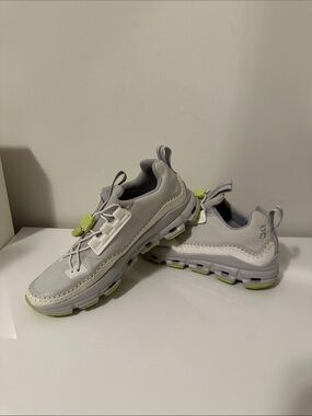 ON Women's Size 6 Cloudaway Ice Glacier Cloudtec Sneakers EUC